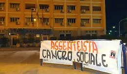 Palermo, striscione di Forza Nuova contro gli assenteisti della Regione