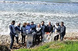 Il Wwf ripulisce le spiagge dei comuni di Sciacca e Menfi