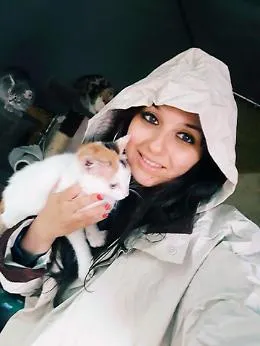 Accudisce i tanti gatti randagi ad Agrigento, adesso chiede un aiuto