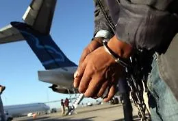 Espulsi dall'Italia e rientrati a Lampedusa con i barchini: arrestati