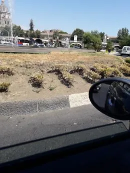 Catania, rotonda di Piazza Alcal&agrave;: un deserto!