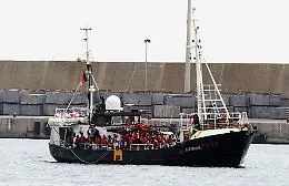 Migranti: finisce odissea Mare Jonio, sequestrata la Eleonore a Pozzallo, assalto a Lampedusa