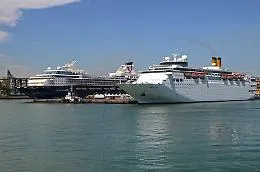 Falsi tassisti al porto di Catania attiravano croceristi: allontanati