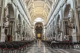 Uomo armato fermato nella Cattedrale di Palermo, panico tra la gente