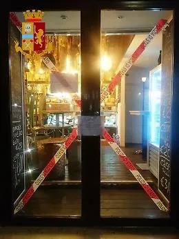 Topi, birre scadute e sporcizia: chiusi tre locali della &ldquo;movida&rdquo; catanese