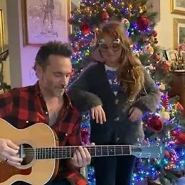 Il buon Natale di Nek con la figlia Beatrice &egrave; delizioso