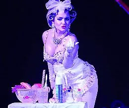 Le dive del burlesque a Taormina: in scena sensualit&agrave; e ironia