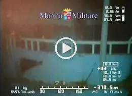 Via al recupero del peschereccio dell'orrore &laquo;A bordo ancora tra 400 e 500 cadaveri&raquo;