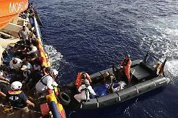 Dramma immigrazione, due bimbe tra i cinque corpi recuperati nel Mediterraneo