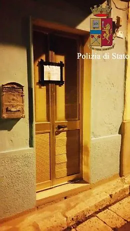 Ragusa, chiusa una casa a luci rosse, appartamento sequestrato