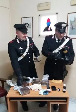 Priolo, in auto con cinque chili di hashish: arrestato