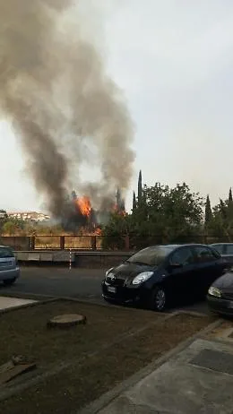 Cumuli di rifiuti dati alle fiamme, a San Giovanni Galermo &egrave; emergenza
