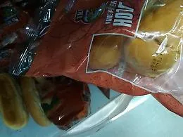 Catania, chiusa panineria: alimenti scaduti e blatte