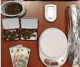 Nascondeva marijuana nel frigo di casa: arrestato alla "Civita"