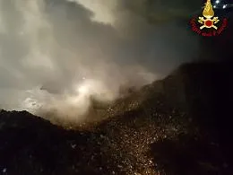 Catania, incendio nella Zona Industriale, stop ad attivit&agrave; StMicroeletronics