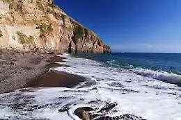 Ritrovato corpo senza vita a Lipari: c'&egrave; gi&agrave; un'ipotesi sull'identit&agrave; 