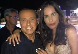 Antonella Mosetti a un party con Silvio Berlusconi: &laquo;Finalmente l'ho conosciuto&raquo;