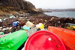 Il sogno siciliano di un'Isola plastic-free:
ma all'appello mancano i grandi Comuni