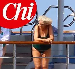 Royal Family, Camilla sola soletta in Sardegna