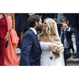 Eleonora Daniele sposa. Dopo 16 anni di fidanzamento, il suo s&igrave; a Giulio Tassoni