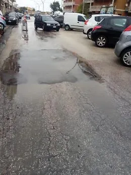 Siracusa: un marciapiede per proteggere i pedoni in via Algeri