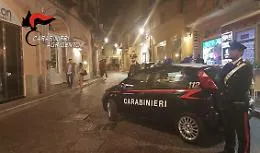 Alimenti scaduti ai suoi clienti, chiuso dai carabinieri locale della movida della via Atenea