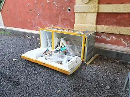 Catania, vandalizzato FrigoBook al Giardino Bellini. Mirabella: &laquo;Schifosi&raquo;