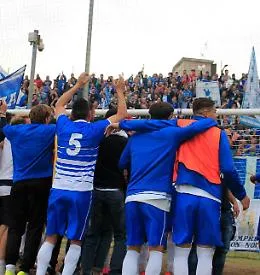 Il Siracusa a un punto dal sogno LegaPro Esodo dei tifosi verso Rende