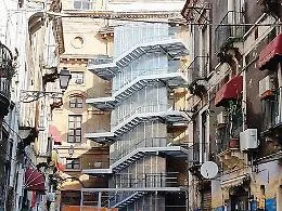 Teatro Bellini, nuova scala anticendio "accende" le polemiche