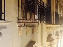 Palermo, crolla balcone in via Cavour: nessun ferito