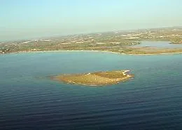 Siracusa, in 70 sbarcano sull'isolotto di Vendicari