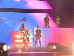 Fedez e J Ax danno spettacolo con il loro Comunisti col rolex tour