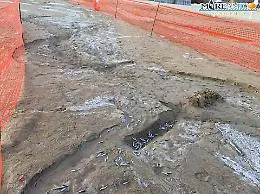 Porto Empedocle, bagnanti in spiaggia tra i liquami