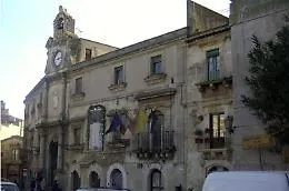 Slitta processo su "campagna acquisti" al Comune di Mineo