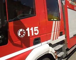Marsala, incendio in un magazzino abbandonato: tra i rifiuti anche amianto