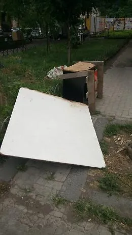 Catania, discarica in piazza 2 Giugno