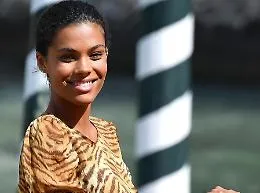 Tina Kunakey, la moglie mezza sicula di Vincent Cassel, incanta Venezia
