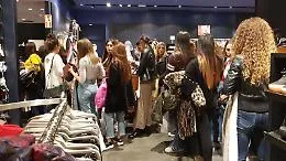 Code da "Black Friday", nei negozi &egrave; corsa all'acquisto low cost