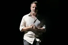 "L' abisso", il dramma degli sbarchi come metafora di un naufragio collettivo