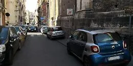 Catania: la "galleria degli orrori" della sosta selvaggia