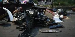 Catania, in via Sassari rottami di auto tra i rifiuti