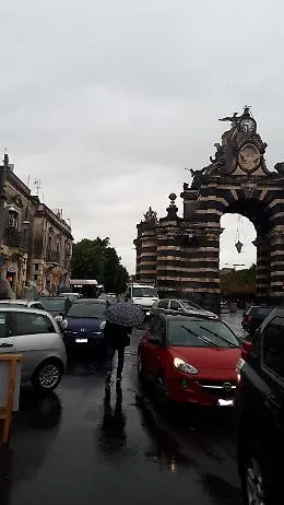 Catania: i paletti dissuasori creano solamente caos