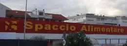 "Spaccio Alimentare", figlia lavoratore all'azienda: &laquo;Ridateci il sorriso che ci avete tolto&raquo;