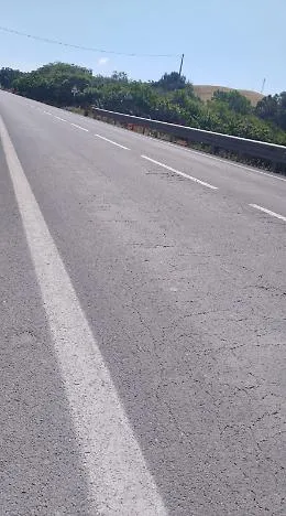 Rifacimento manto stradale incompleto nella "Vizzini - Caltagirone"
