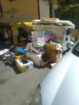 Catania, Via Lavaggi: i cittadini differenziano e l'amministrazione se ne ...