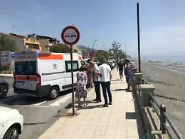 Roccalumera, anziano rischia di colare a picco con la sua barca: soccorso