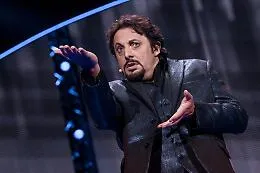 Enrico Brignano torna alla formula del "One man show"