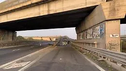 Belpasso, auto si schianta contro il guard rail: morti quattro giovani, ferito il conducente