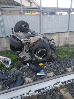 Incidente Belpasso, l'auto si &egrave; spezzata in due