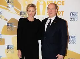 Charlene di Monaco: dal corto al lungo le mise natalizie della principessa